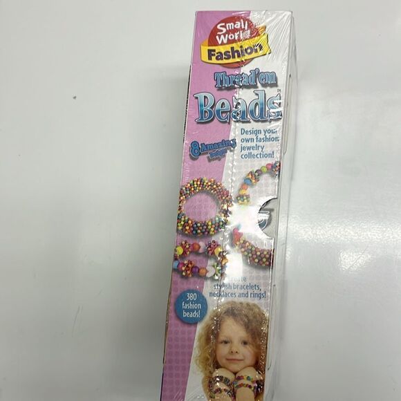 Small World Fashion Thread’em Beads 8 Designs to Make Bracelets - Picture 2 of 11
